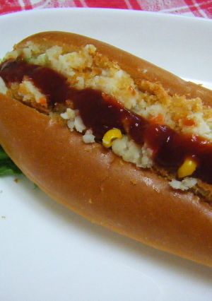どこから食べてもコロッケパン♪-レシピのメイン写真
