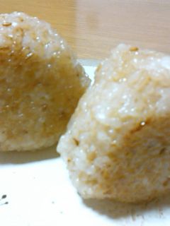 冷やご飯で香ばし★ごまごま焼きおにぎり-レシピのメイン写真