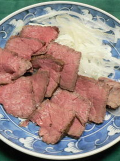 牛もも肉でローストビーフのようなもの-レシピのメイン写真