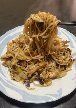 乾麺と鶏皮で焼きうどん-レシピのメイン写真