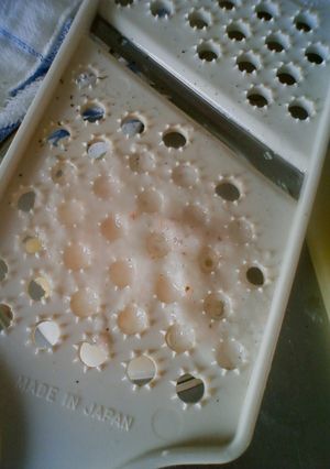 おろし器に付いた山芋をきれいに取る方法-レシピのメイン写真