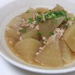 รูปของ 大好きな母の味❤大根のそぼろ煮