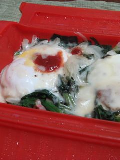 ルクエで朝ごはん★ほうれん草の巣ごもり卵-レシピのメイン写真