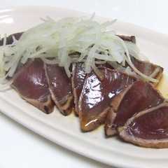 รูปของ 青じそ香る❤鰹のたたきサラダ