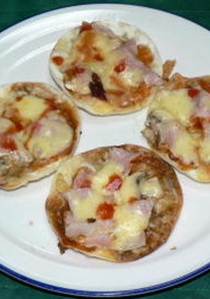 餃子の皮でミニピザ風のおつまみ-レシピのメイン写真