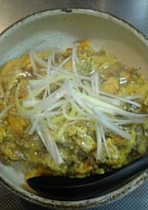 ふわふわタマゴのトムヤムオムレツ丼-レシピのメイン写真