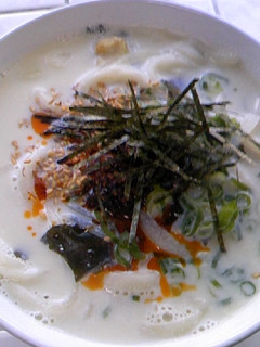 味噌汁で白いうどん☆あっさり豚骨スープ風-レシピのメイン写真