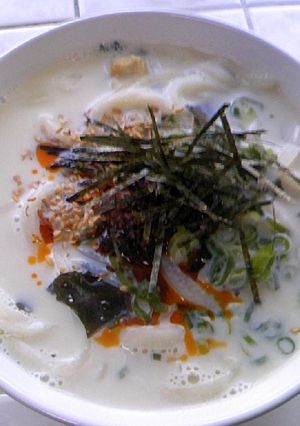 味噌汁で白いうどん☆あっさり豚骨スープ風-レシピのメイン写真