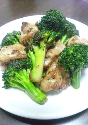 ☆鶏モモ肉とブロッコリーの塩バター炒め☆-レシピのメイン写真