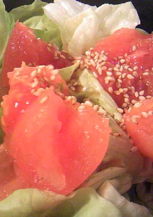 トマトとサラダ菜のポン酢胡麻ごま油サラダ-レシピのメイン写真