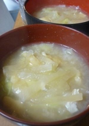味噌汁（油揚げ＋キャベツ＋大根）-レシピのメイン写真
