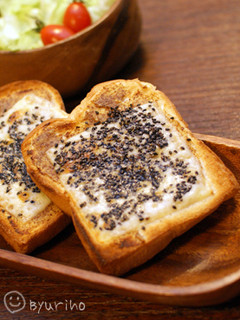 大人味♪粒マスタードチーズセサミトースト-レシピのメイン写真