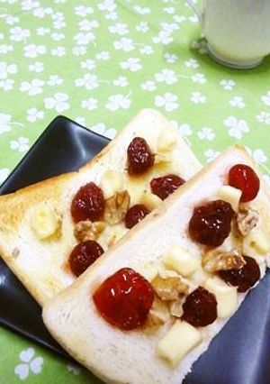 砂糖漬けフルーツと胡桃とチーズのトースト-レシピのメイン写真
