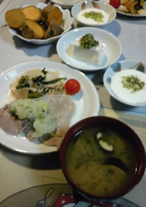 簡単美味しい！豚肉のおろしキウイ添え-レシピのメイン写真