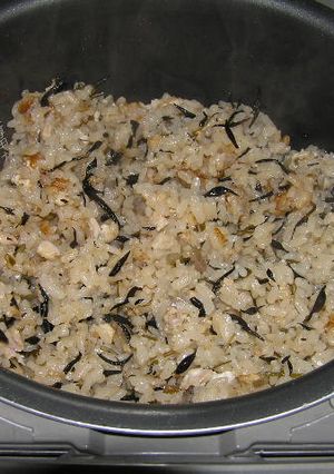 ひじきでミネラル炊き込みご飯-レシピのメイン写真