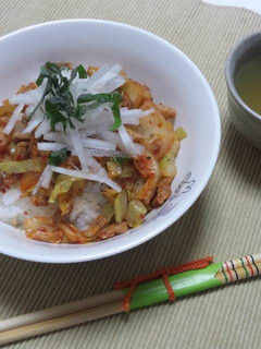 鶏とキムチのあっさり大根のせのせ丼♪-レシピのメイン写真