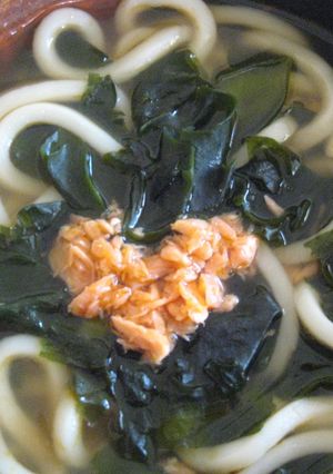 ワカメも愛情もたっぷりハートうどん♪-レシピのメイン写真