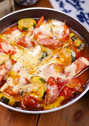 夏野菜とウインナーのトマトチーズ焼き😘🍺-レシピのメイン写真
