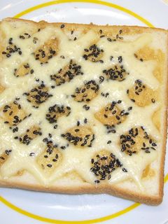 * 醤油マヨの Wごまトースト *-レシピのメイン写真