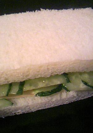 チーズときゅうりのマヨバターサンドイッチ-レシピのメイン写真