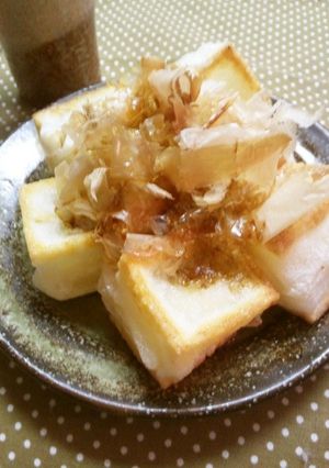 揚げ餅でもない？焼き揚げ餅！鰹節のせ-レシピのメイン写真