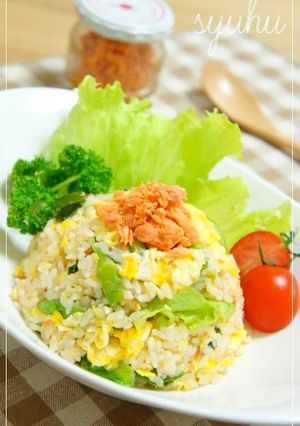 鮭フレークで簡単♪鮭マヨ・レタス炒飯-レシピのメイン写真