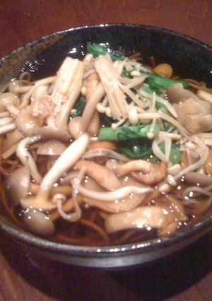 きのこと春菊たっぷり蕎麦ー男の単品料理-レシピのメイン写真