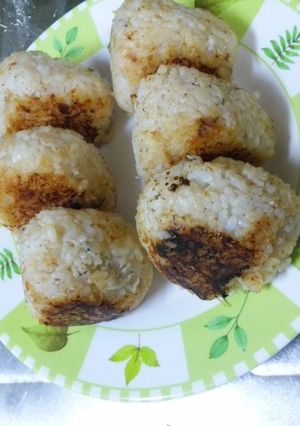冷ご飯でしらすとかつお節焼おにぎり-レシピのメイン写真