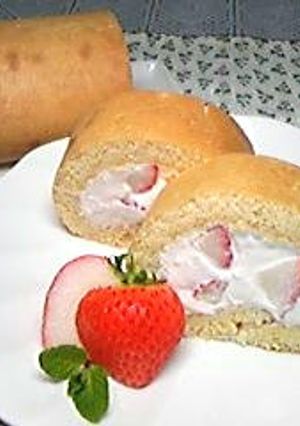 ヘルシーな苺ミルクロールケーキ♪-レシピのメイン写真