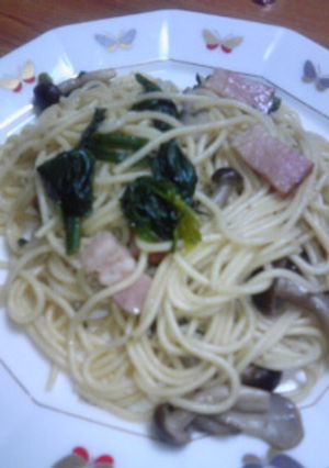 ﾎｳﾚﾝ草とｷﾉｺのガーリックﾊﾟｽﾀ-レシピのメイン写真
