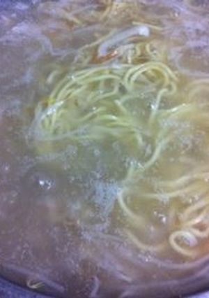 節約簡単鍋料理　鍋一つで　鶏ラーメン鍋-レシピのメイン写真