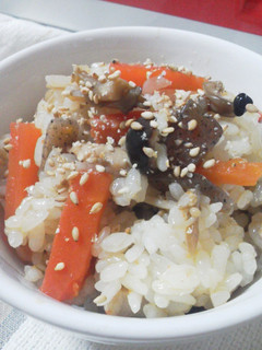めんつゆだけで♪簡単!!きのこの混ぜご飯-レシピのメイン写真