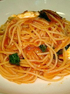 モッツァレラとバジルのトマトソースパスタ-レシピのメイン写真