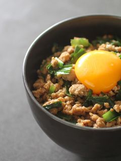 夏バテに節約&疲労回復!ニラのスタミナ丼-レシピのメイン写真