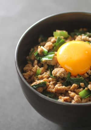 夏バテに節約&疲労回復！ニラのスタミナ丼-レシピのメイン写真