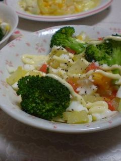 可愛い♡ブロッコリーのころころ野菜サラダ-レシピのメイン写真