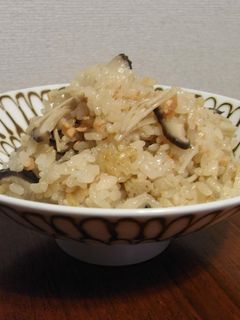 鮭フレークときのこの炊き込みご飯-レシピのメイン写真