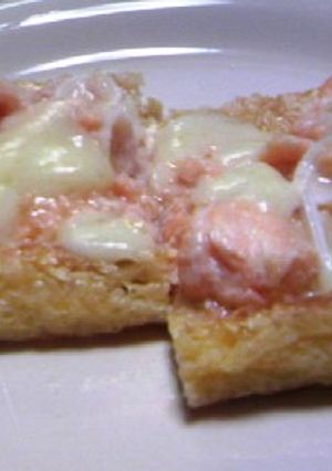 ピザ風油揚げと鮭の中骨スマートチーズ-レシピのメイン写真