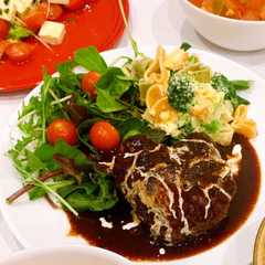 รูปของ ふんわりヘルシー♡鶏肉おからハンバーグ