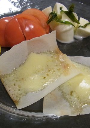 春巻きの皮にチーズを乗せたパリパリ焼き-レシピのメイン写真