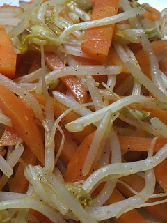 緑黄色野菜を美味しく♪人参ともやし炒め-レシピのメイン写真