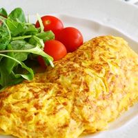 基本からアレンジまで！思わずつくりたくなる「卵 ツナ オムレツ」の
