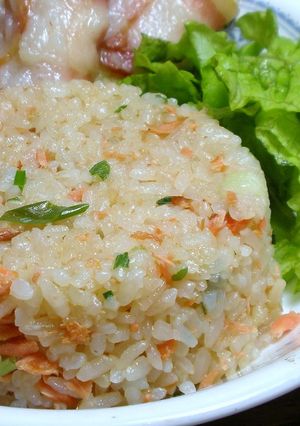 ヘルシー♪混ぜるだけ炒めない鮭チャーハン-レシピのメイン写真