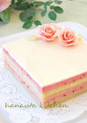 オペラ風♪ベリーとホワイトチョコのケーキ-レシピのメイン写真