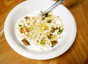 ミューズリーとドライフルーツのヨーグルト-レシピのメイン写真