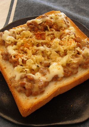 カリっピリっ♪いつもと違う納豆トースト-レシピのメイン写真