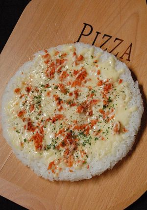 鮭フレークで簡単ライスＰＩＺＺＡ-レシピのメイン写真