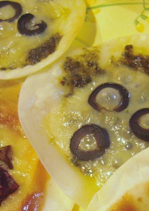 餃子の皮で簡単クリスピーピザ-レシピのメイン写真
