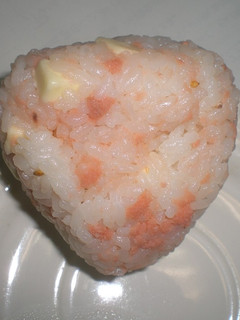 鮭フレークとチーズのおにぎり-レシピのメイン写真