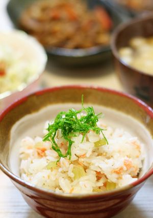 ニッスイ焼きさけあらほぐし＆セロリのご飯-レシピのメイン写真